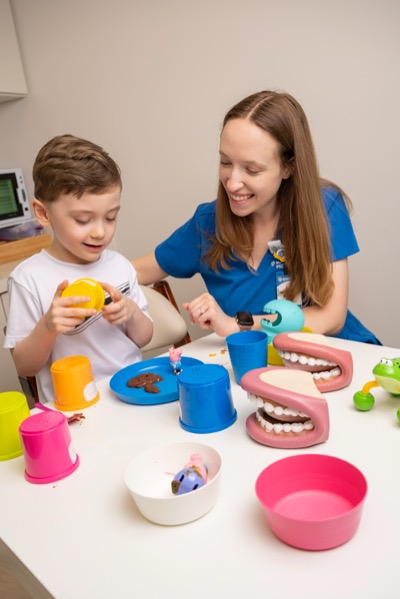 https://www.marywashingtonhealthcare.com/images/content/pedtherapy/feeding-therapy-play.jpg